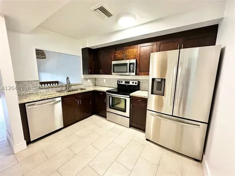4245 S Pine Island Road Davie FL 33328