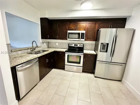 4245 S Pine Island Road Davie FL 33328