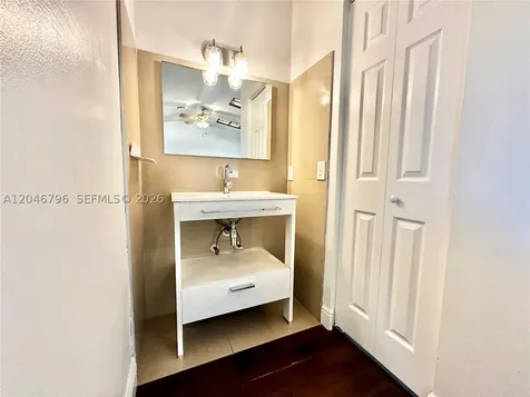 4245 S Pine Island Road Davie FL 33328