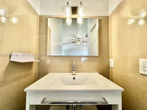4245 S Pine Island Road Davie FL 33328