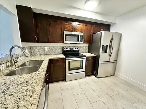4245 S Pine Island Road Davie FL 33328