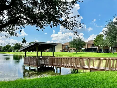 4245 S Pine Island Road Davie FL 33328