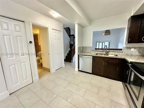4245 S Pine Island Road Davie FL 33328