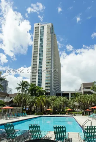 915 NW 1st Avenue Miami FL 33136