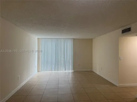 915 NW 1st Avenue Miami FL 33136