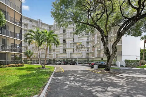 3401 N Country Club Drive Aventura FL 33180