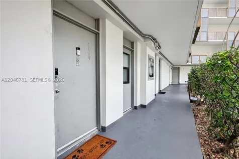 3401 N Country Club Drive Aventura FL 33180