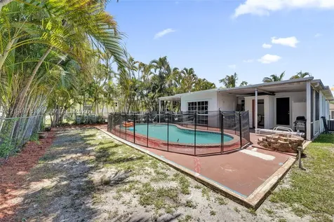 206 SE 3rd Street Dania Beach FL 33004