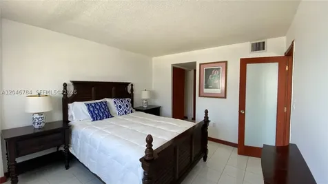 401 Ocean Drive Miami Beach FL 33139