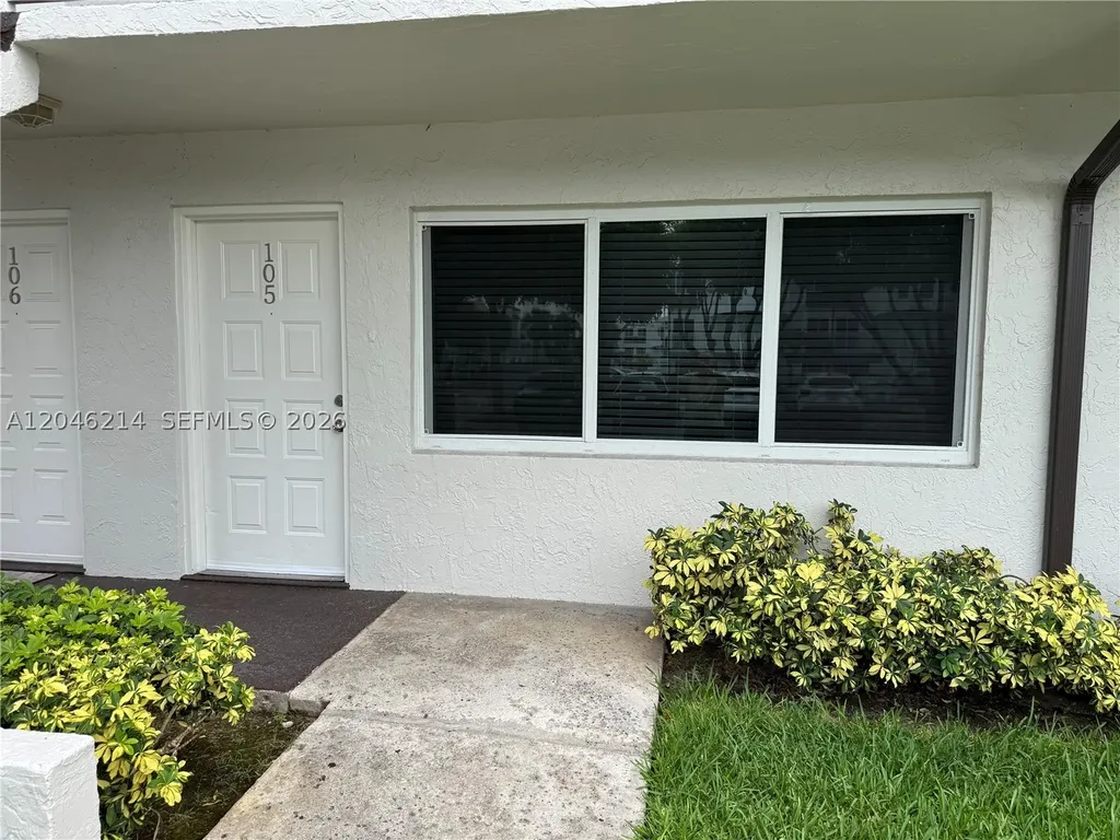8695 NW 6th Lane Miami FL 33126