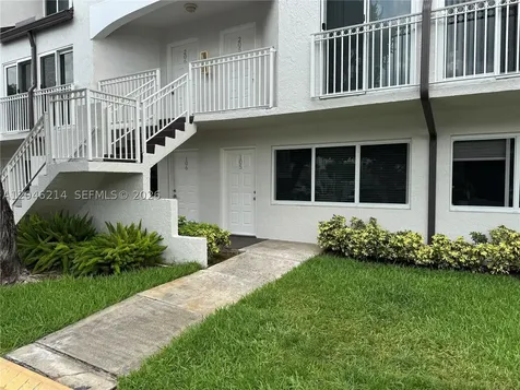 8695 NW 6th Lane Miami FL 33126