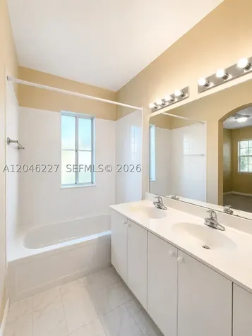 8526 NW 107th Passage Doral FL 33178