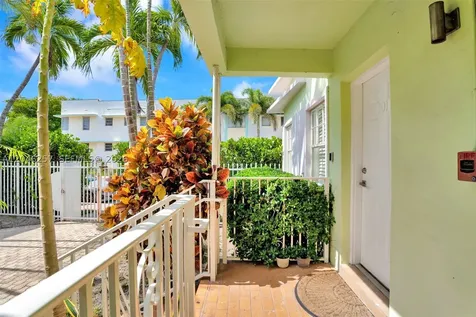 915 8th Street Miami Beach FL 33139