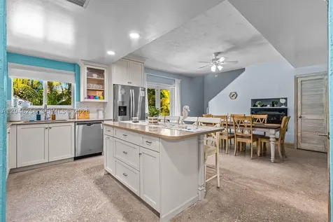 517 NE 2nd Place Dania Beach FL 33004