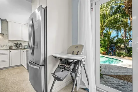 517 NE 2nd Place Dania Beach FL 33004