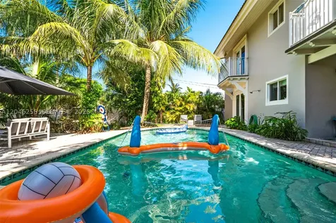 517 NE 2nd Place Dania Beach FL 33004