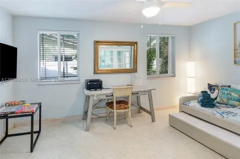 517 NE 2nd Place Dania Beach FL 33004