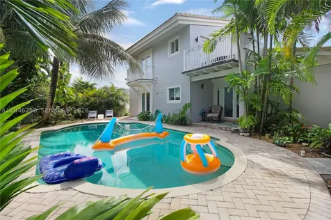 517 NE 2nd Place Dania Beach FL 33004