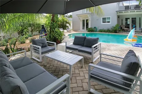 517 NE 2nd Place Dania Beach FL 33004
