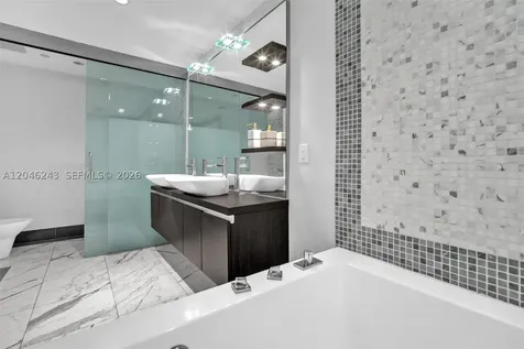 200 Biscayne Boulevard Way Miami FL 33131