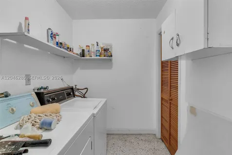 6702 SW 25th Terrace Miami FL 33155