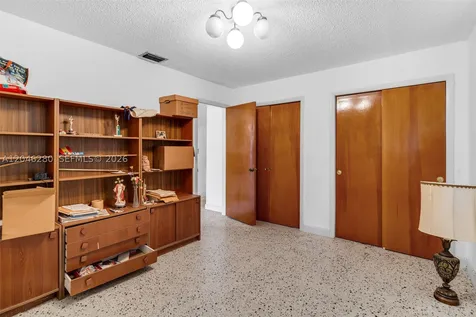 6702 SW 25th Terrace Miami FL 33155