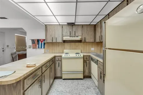 6702 SW 25th Terrace Miami FL 33155