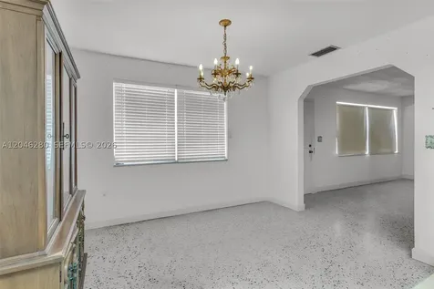 6702 SW 25th Terrace Miami FL 33155