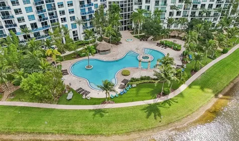 2641 N Flamingo Road Plantation FL 33323