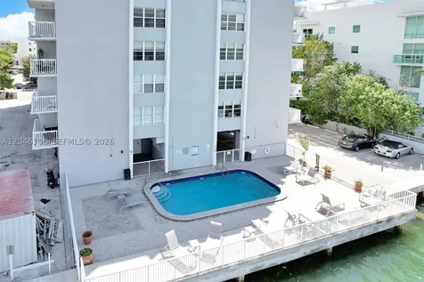 2016 Bay Drive Miami Beach FL 33141