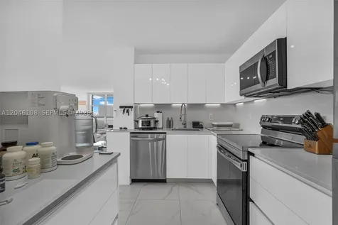 2016 Bay Drive Miami Beach FL 33141