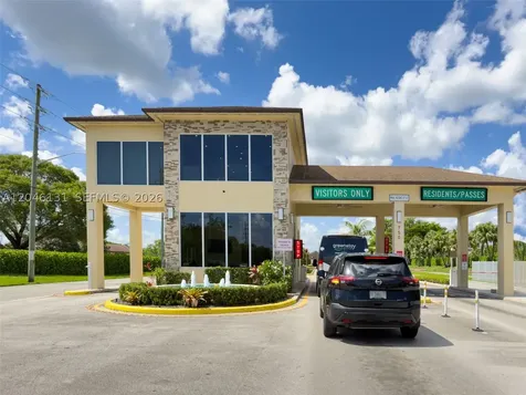 500 SW 130th Terrace Pembroke Pines FL 33027