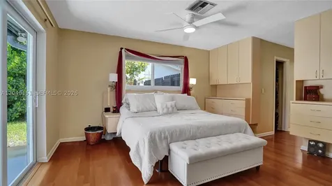 5581 SW 7th Street Plantation FL 33317