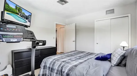 5581 SW 7th Street Plantation FL 33317
