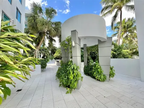 110 Washington Avenue Miami Beach FL 33139