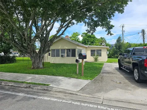 2121 NW 28th Street Oakland Park FL 33311