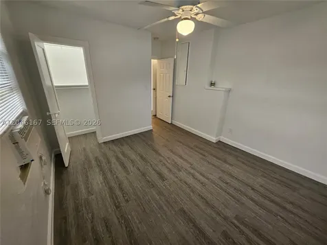 2121 NW 28th Street Oakland Park FL 33311