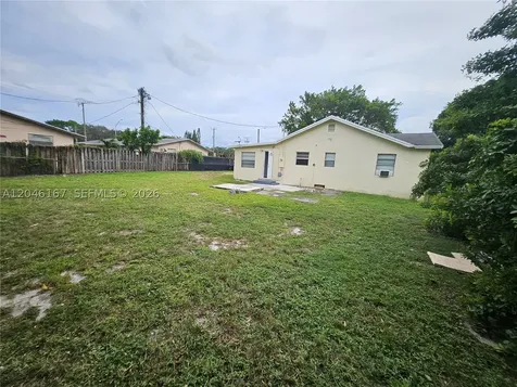 2121 NW 28th Street Oakland Park FL 33311