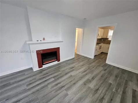 2121 NW 28th Street Oakland Park FL 33311