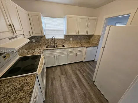 2121 NW 28th Street Oakland Park FL 33311