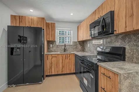 5555 Collins Avenue Miami Beach FL 33140