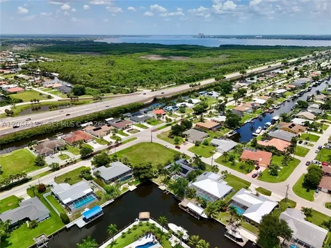 2014 Everest Parkway Cape Coral FL 33904