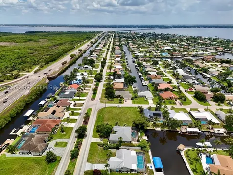 2014 Everest Parkway Cape Coral FL 33904