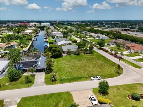 2014 Everest Parkway Cape Coral FL 33904