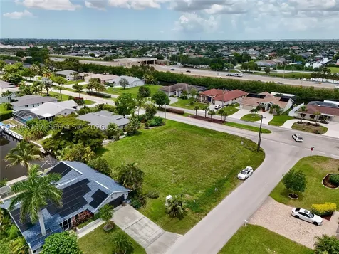 2014 Everest Parkway Cape Coral FL 33904