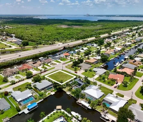 2014 Everest Parkway Cape Coral FL 33904