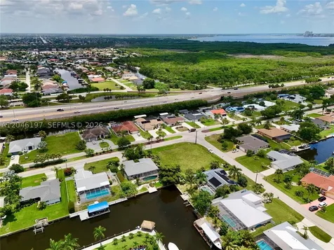 2014 Everest Parkway Cape Coral FL 33904