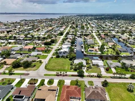 2014 Everest Parkway Cape Coral FL 33904