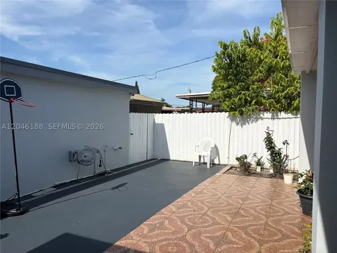 734 E 39th Street Hialeah FL 33013