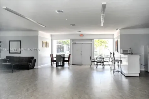 10387 N Kendall Drive Miami FL 33176